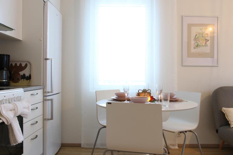 Kitchen or kitchenette, Seating area, Dining area, oven, stove
