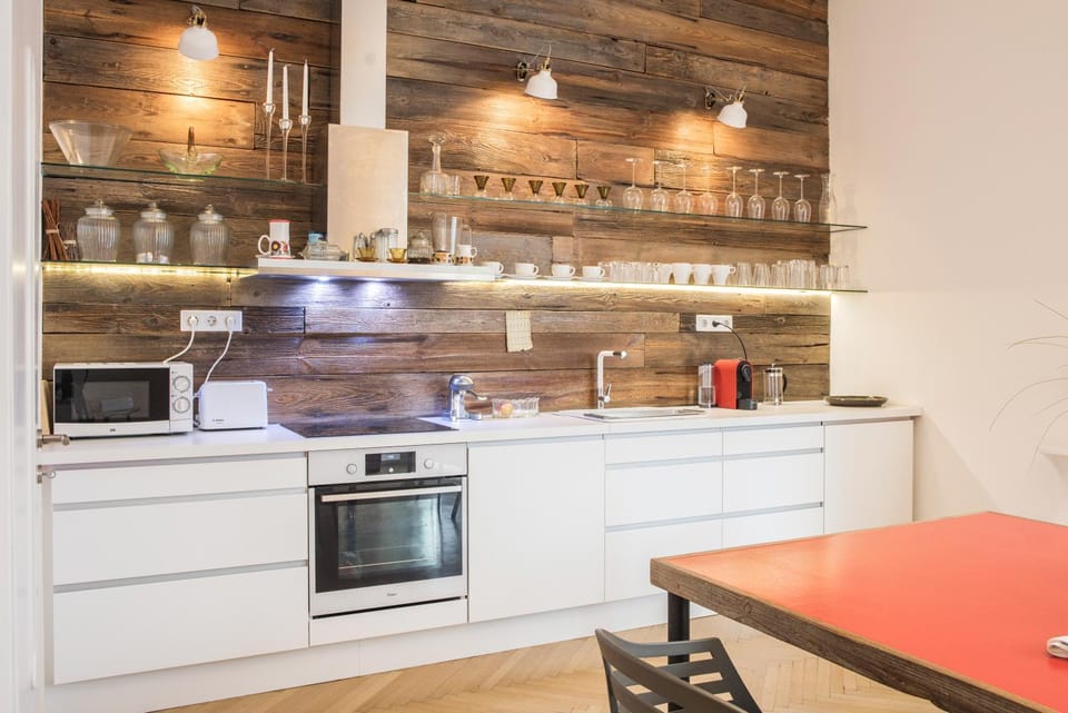 Coffee/tea facilities, Kitchen or kitchenette, dishwasher, microwave, oven, stove, toaster