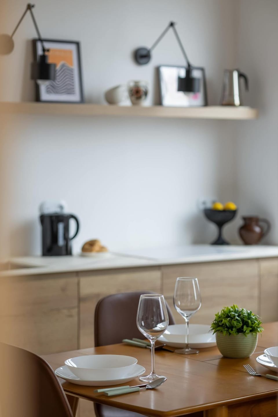 Kitchen or kitchenette, Dining area