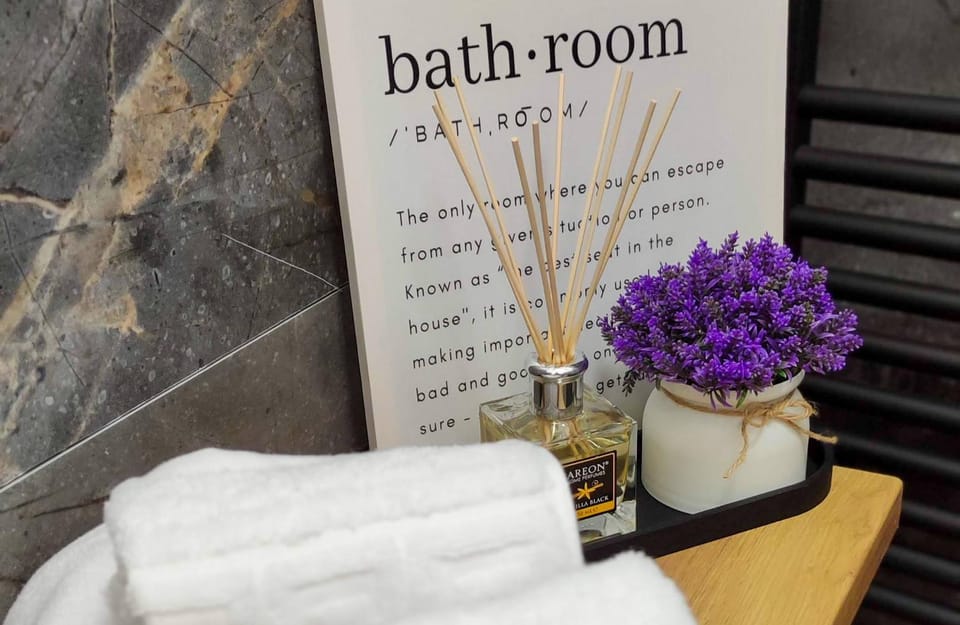 Bathroom, towels