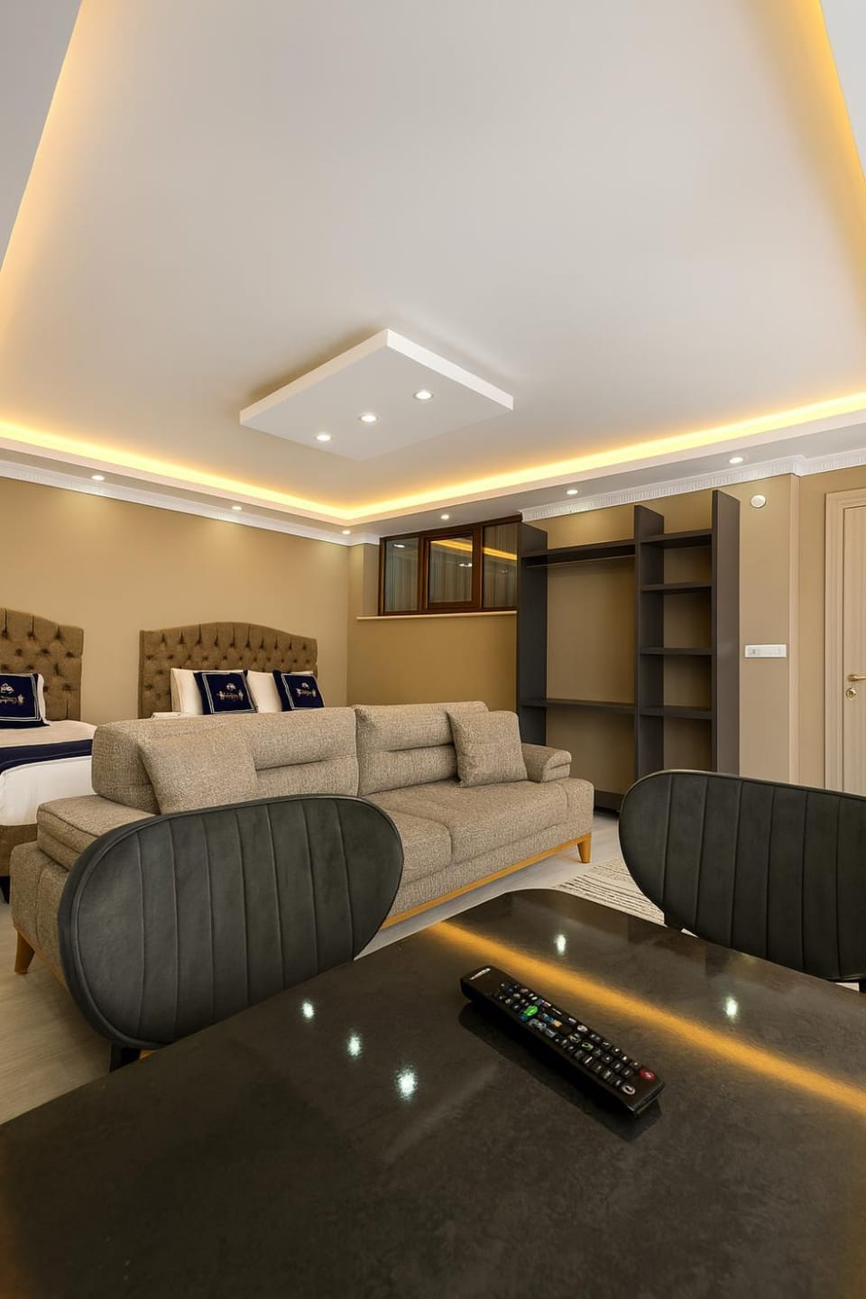 Bed, Living room, Photo of the whole room, Seating area, Bedroom