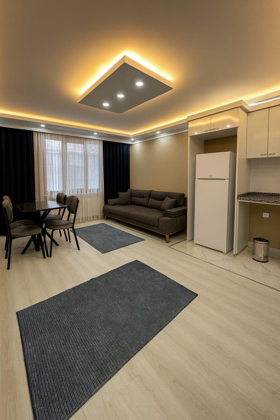 Kitchen or kitchenette, Living room, Seating area, Dining area