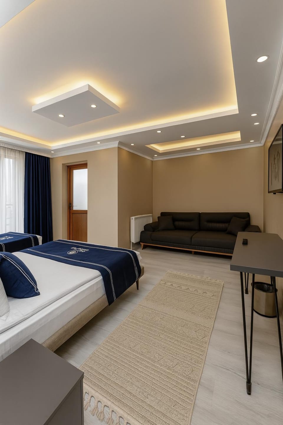 Bed, TV and multimedia, Living room, Photo of the whole room, Seating area, Bedroom
