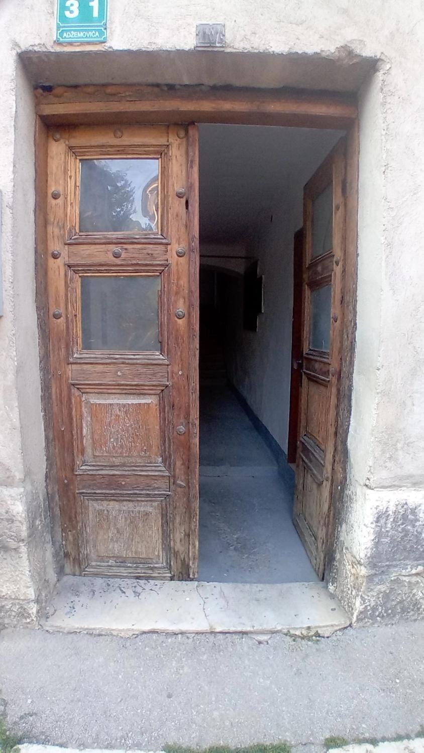 Facade/entrance