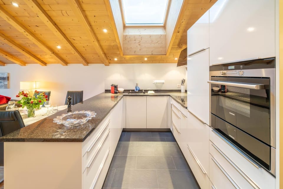 Kitchen or kitchenette, Dining area, dishwasher, oven, stove