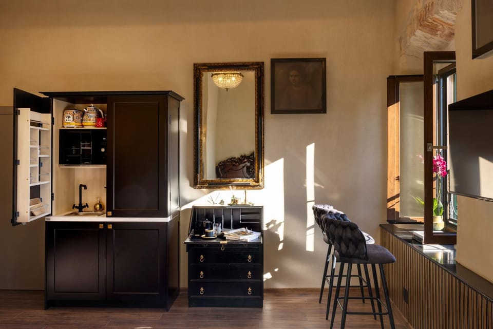 Kitchen or kitchenette