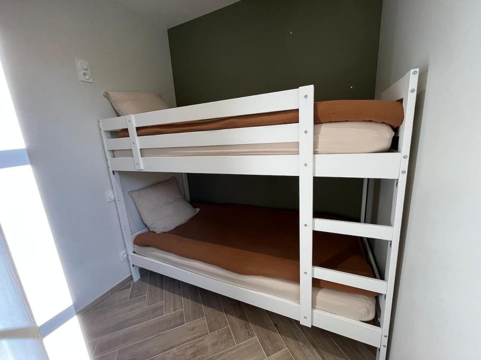 Photo of the whole room, Bedroom, bunk bed