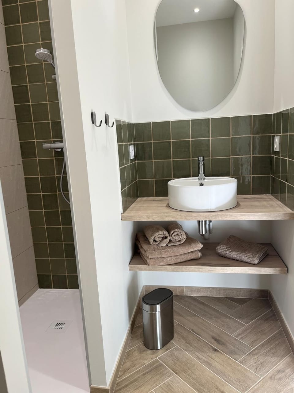 Bathroom, towels