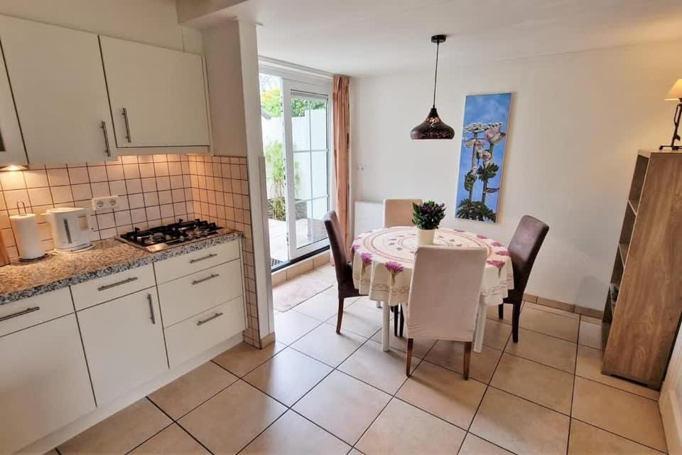 Hello Zeeland - JW Schuurmanstraat 4 House in Domburg