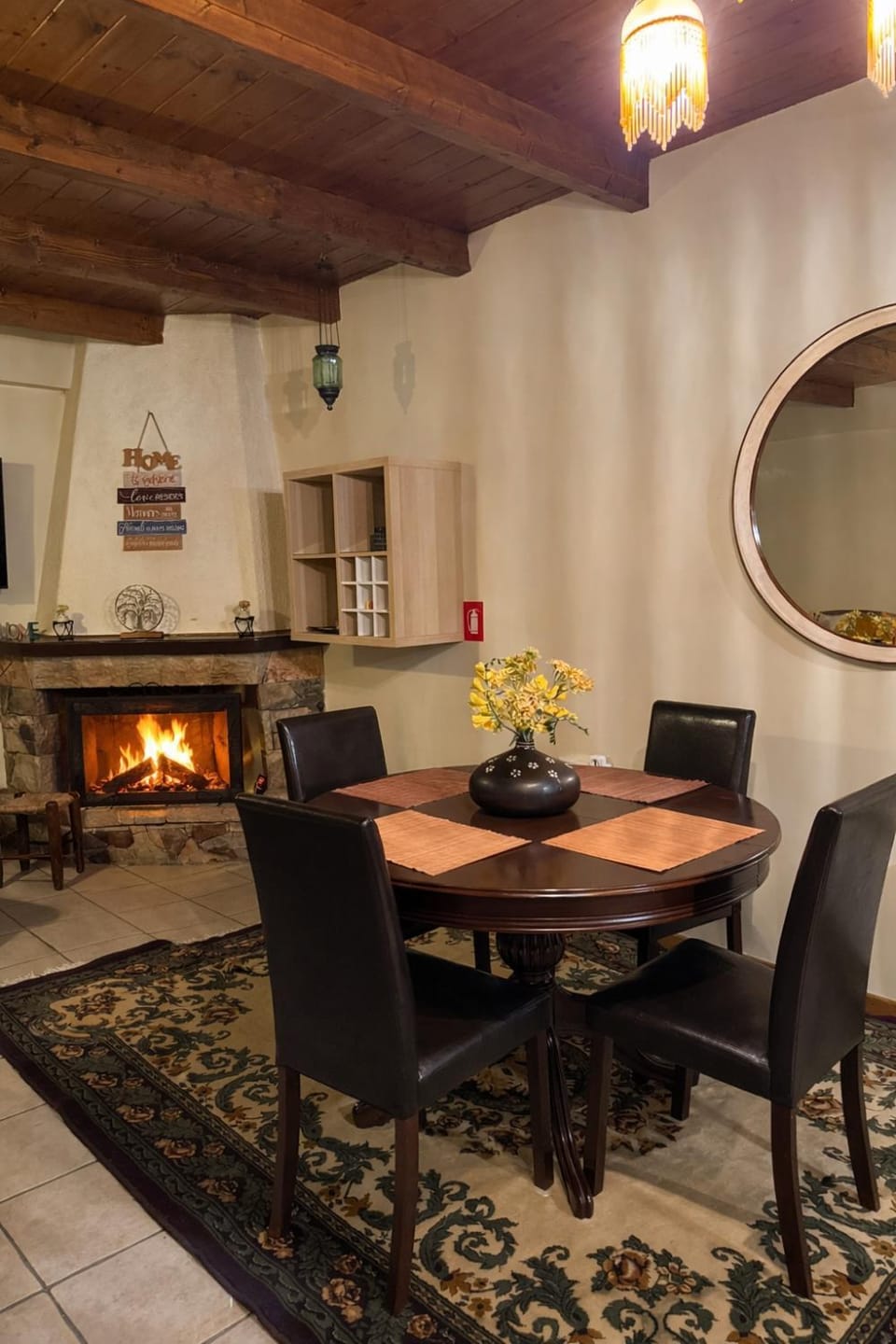 Seating area, Dining area