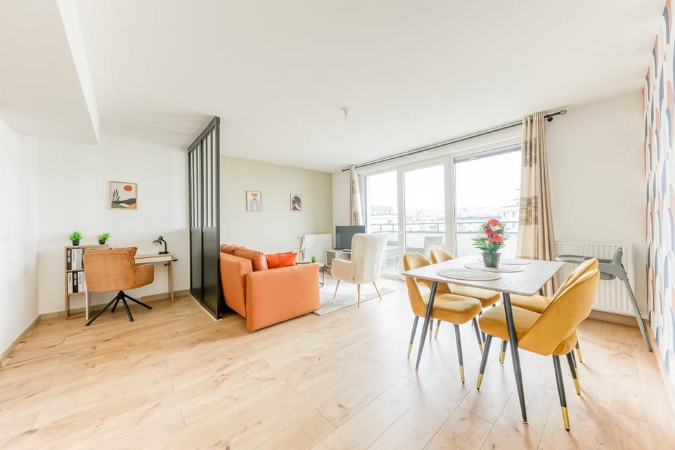 Living room, Seating area, Dining area