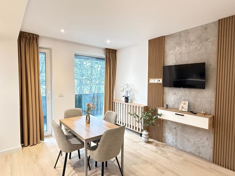 TV and multimedia, Kitchen or kitchenette, Living room, Seating area, Dining area, hair dresser