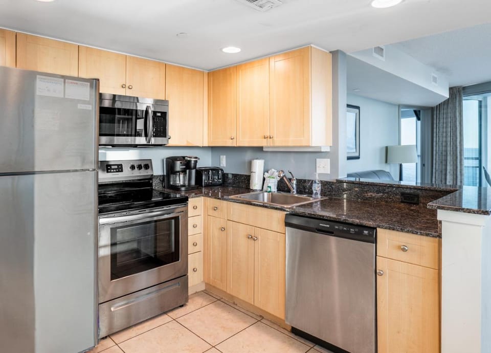 Captivating 2BR Double King Suite with Ocean Views-Oceans One 1008 House in Myrtle Beach