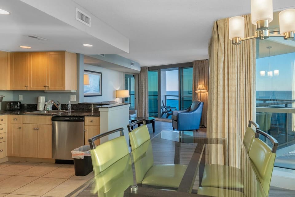 Captivating 2BR Double King Suite with Ocean Views-Oceans One 1008 House in Myrtle Beach