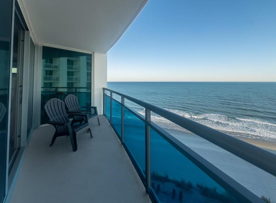 Captivating 2BR Double King Suite with Ocean Views-Oceans One 1008 House in Myrtle Beach