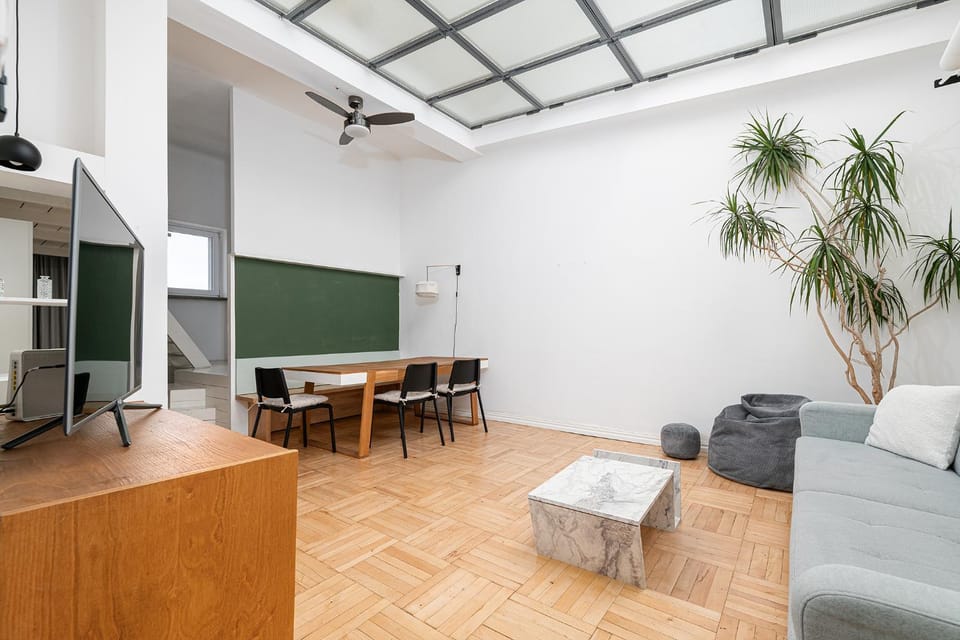 TV and multimedia, Seating area