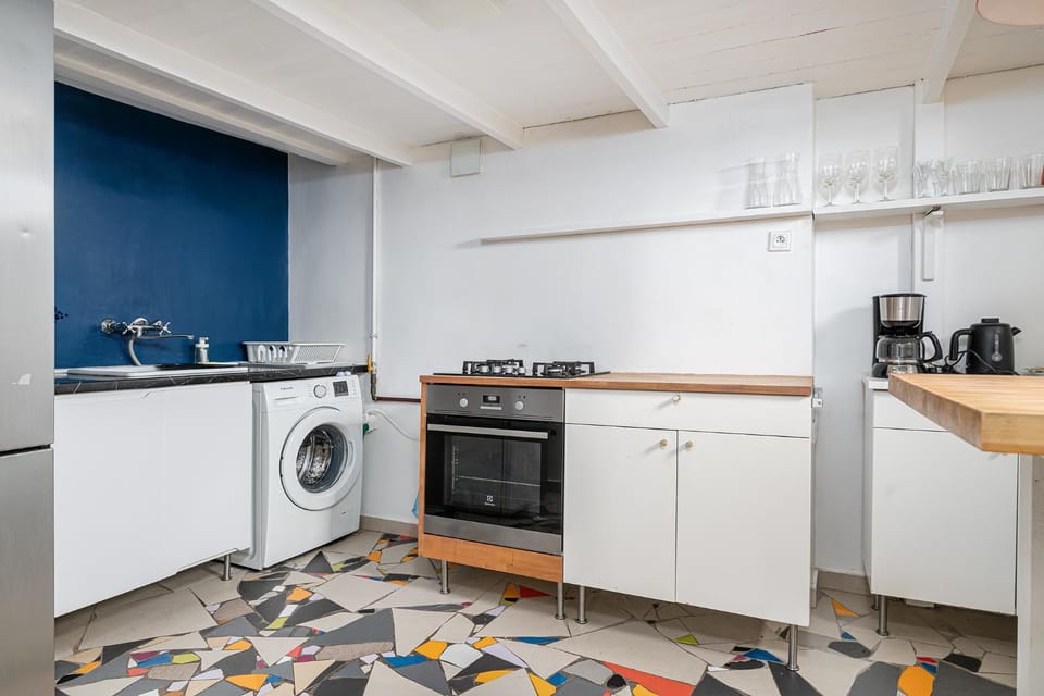 Kitchen or kitchenette, stove, washing machine