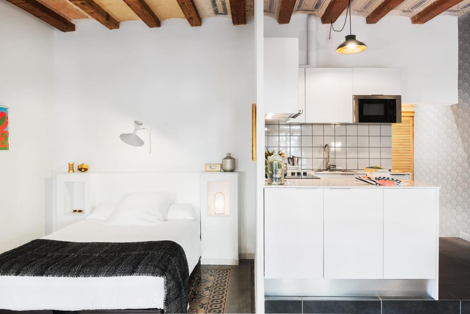 Bed, Dining area, Bedroom