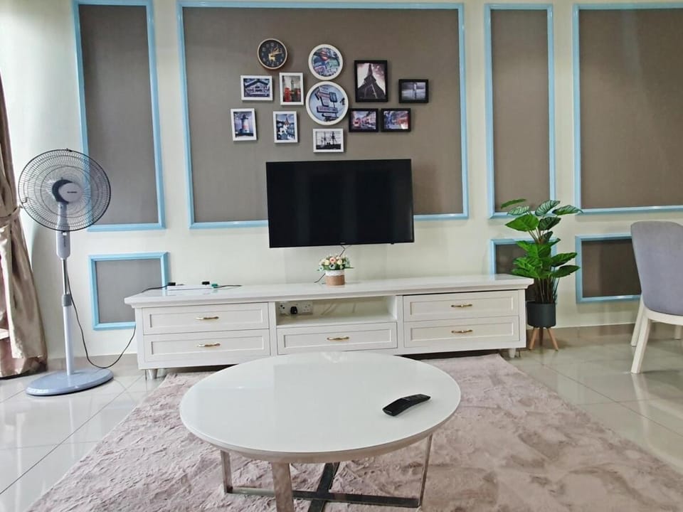 PARIS iCity ITQAN Homes 8pax,Netflix,Coway,Parking Apartment in Selangor, Malaysia