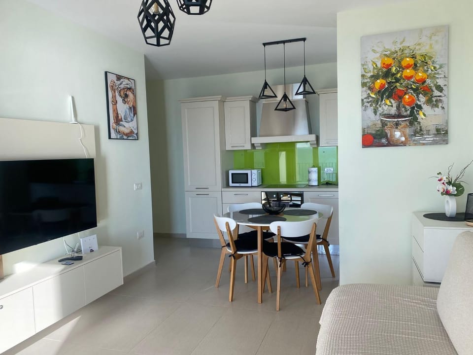 TV and multimedia, Kitchen or kitchenette, Dining area