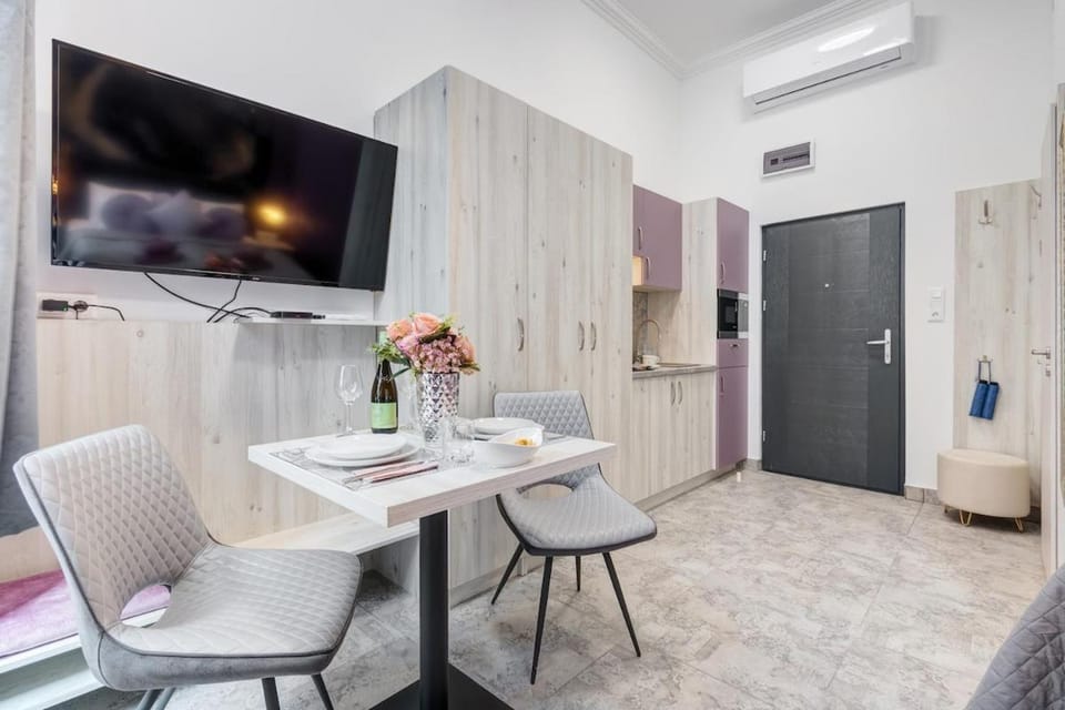 Magic Romantic, Király Street Escape for Two by NW Apartment in Budapest