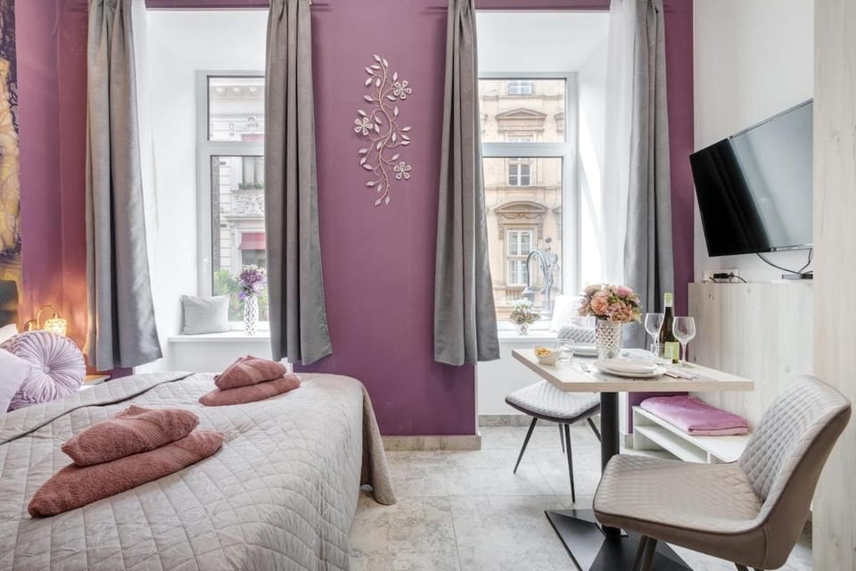 Magic Romantic, Király Street Escape for Two by NW Apartment in Budapest