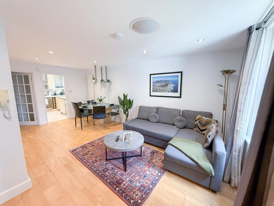 Living room, Decorative detail, Seating area, Dining area, flat iron, kitchen