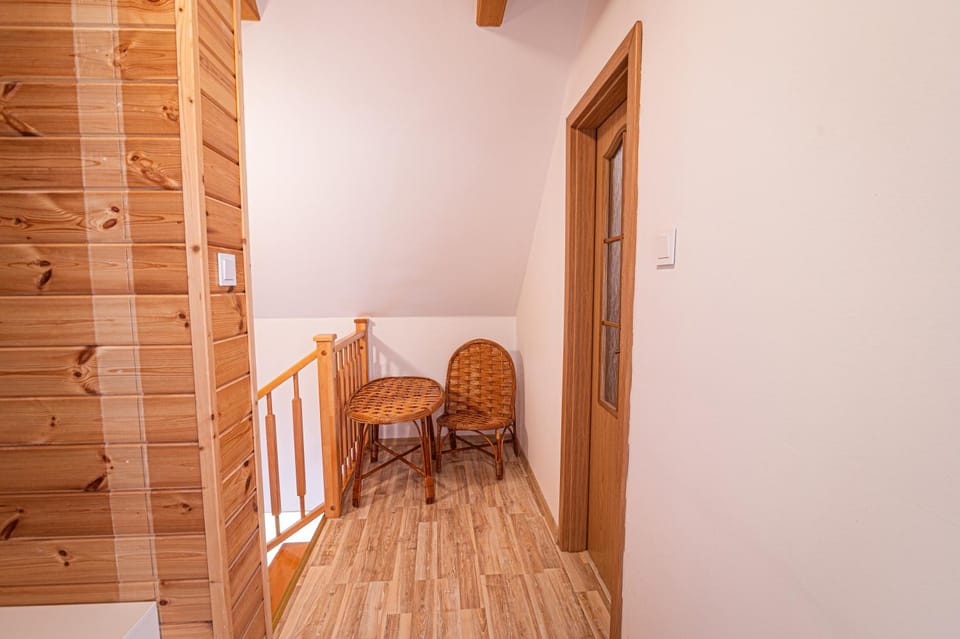 Seating area, Breakfast