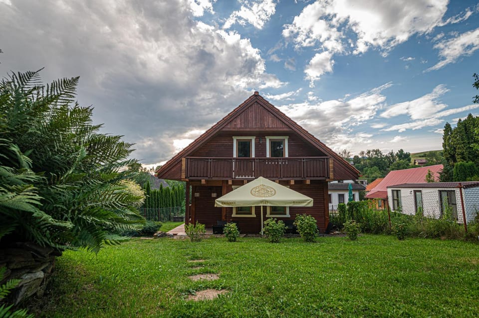 Property building, Spring, Day, Natural landscape, Garden, Garden, Garden view