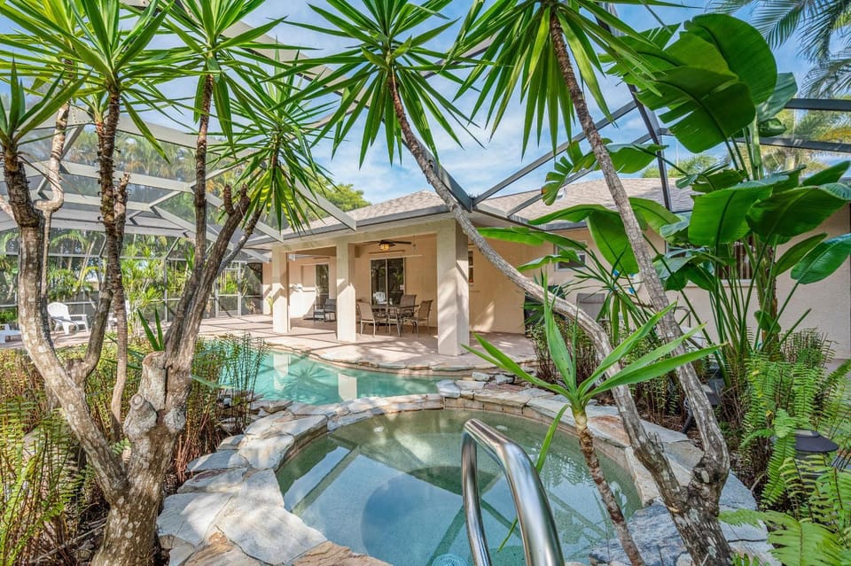 Hot Tub, Swimming pool