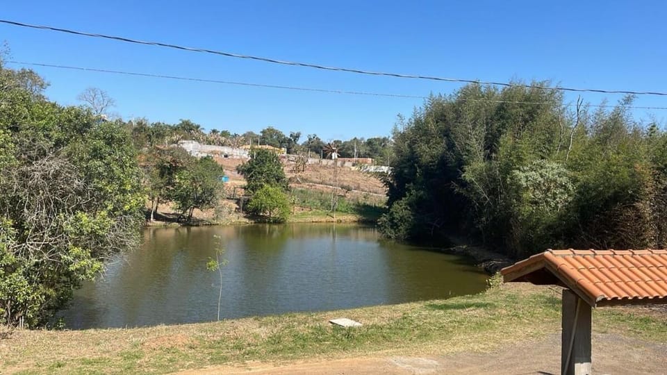 Cantinho do Céu Piscina com Hidro e Lago de Pesca House in Ibiúna
