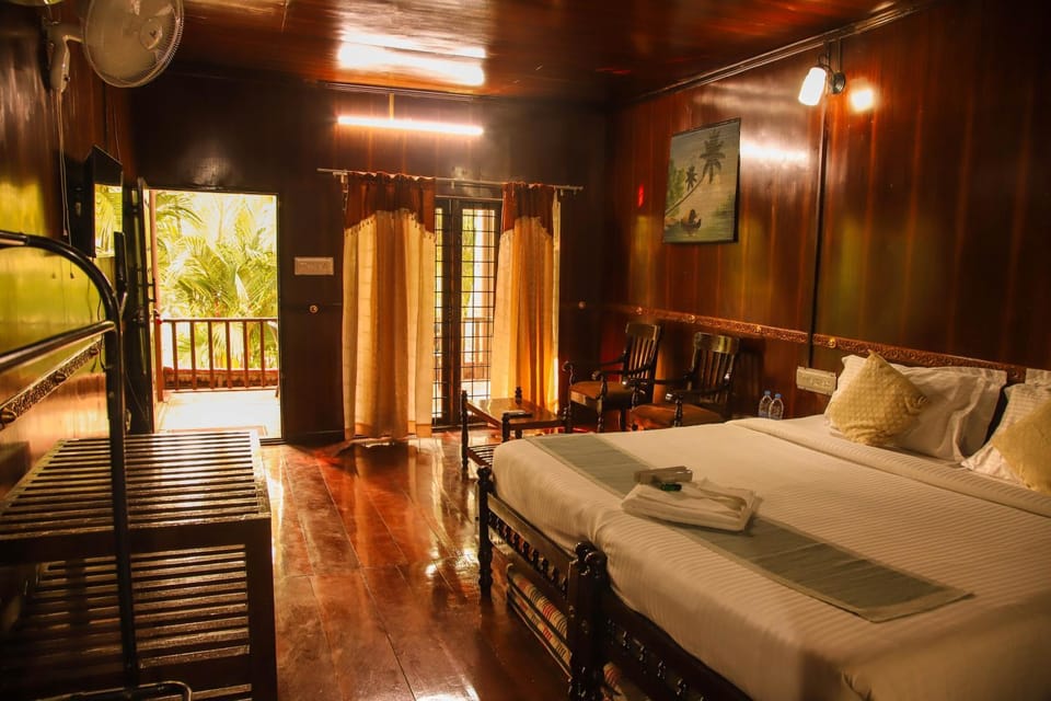 Bed, Photo of the whole room, Seating area, Bedroom, towels