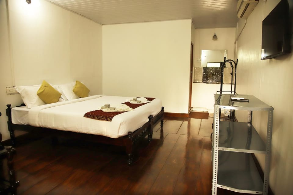 Bed, TV and multimedia, Bedroom, air conditioner