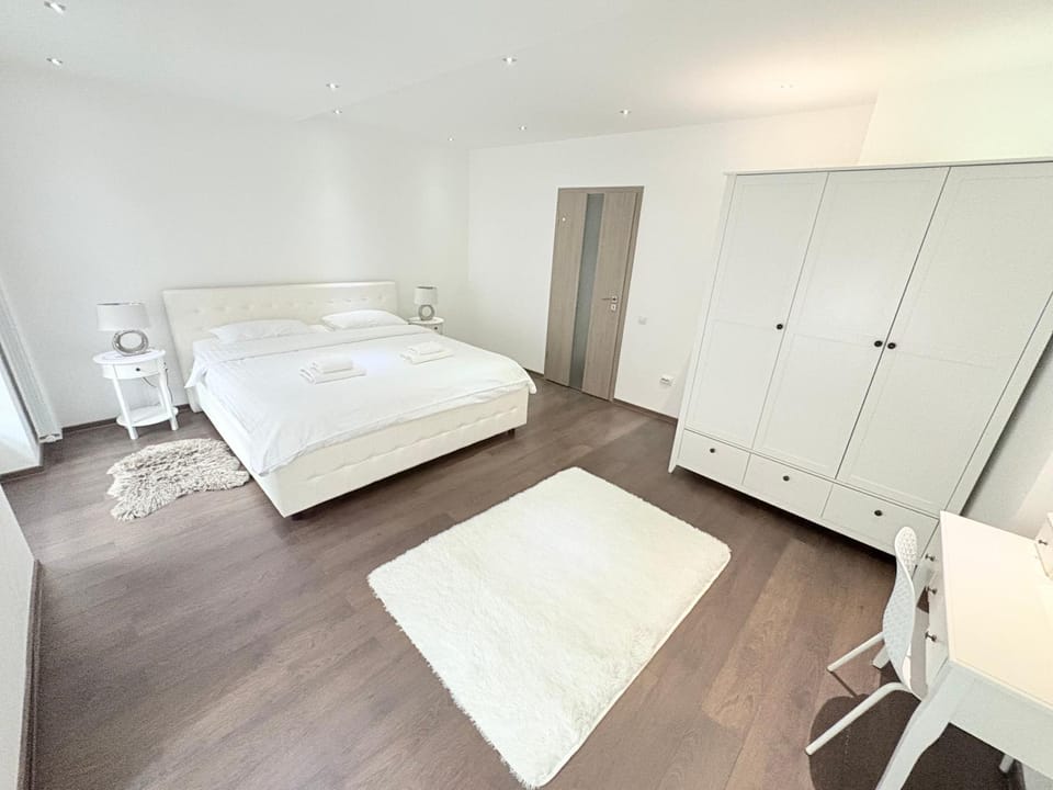 Bed, Bedroom, wardrobe