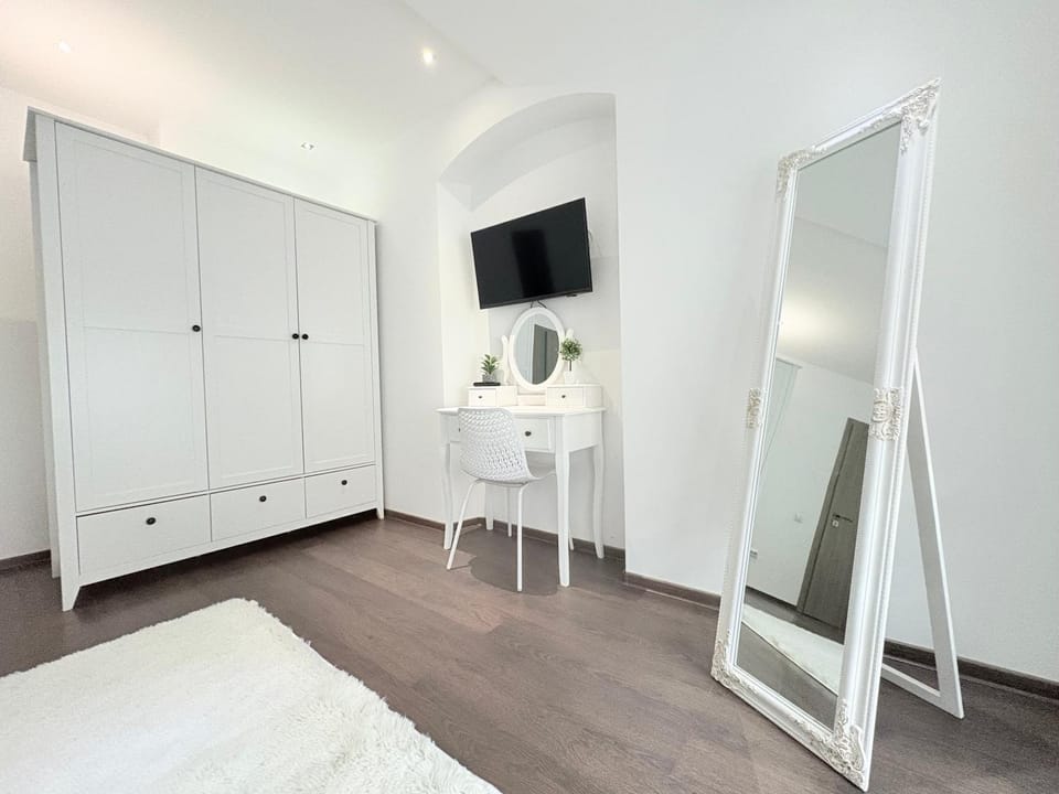 TV and multimedia, Bedroom