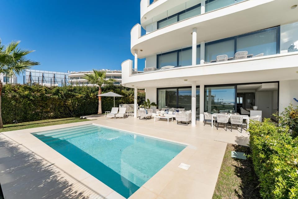 Property building, Patio, Day, Garden, View (from property/room), Balcony/Terrace, Garden view, Pool view, Swimming pool, Swimming pool, sunbed