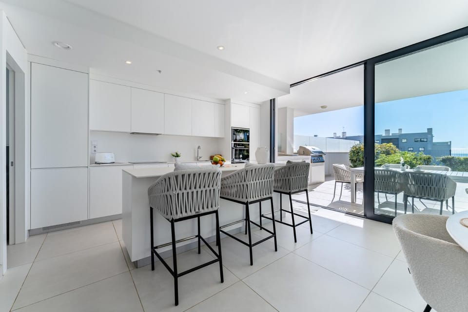 Balcony/Terrace, Kitchen or kitchenette, Dining area, oven, stove