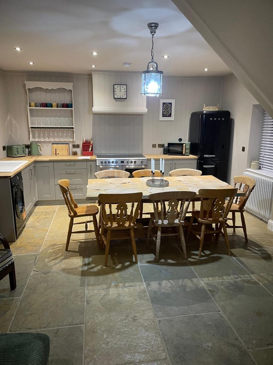 Kitchen or kitchenette, Dining area