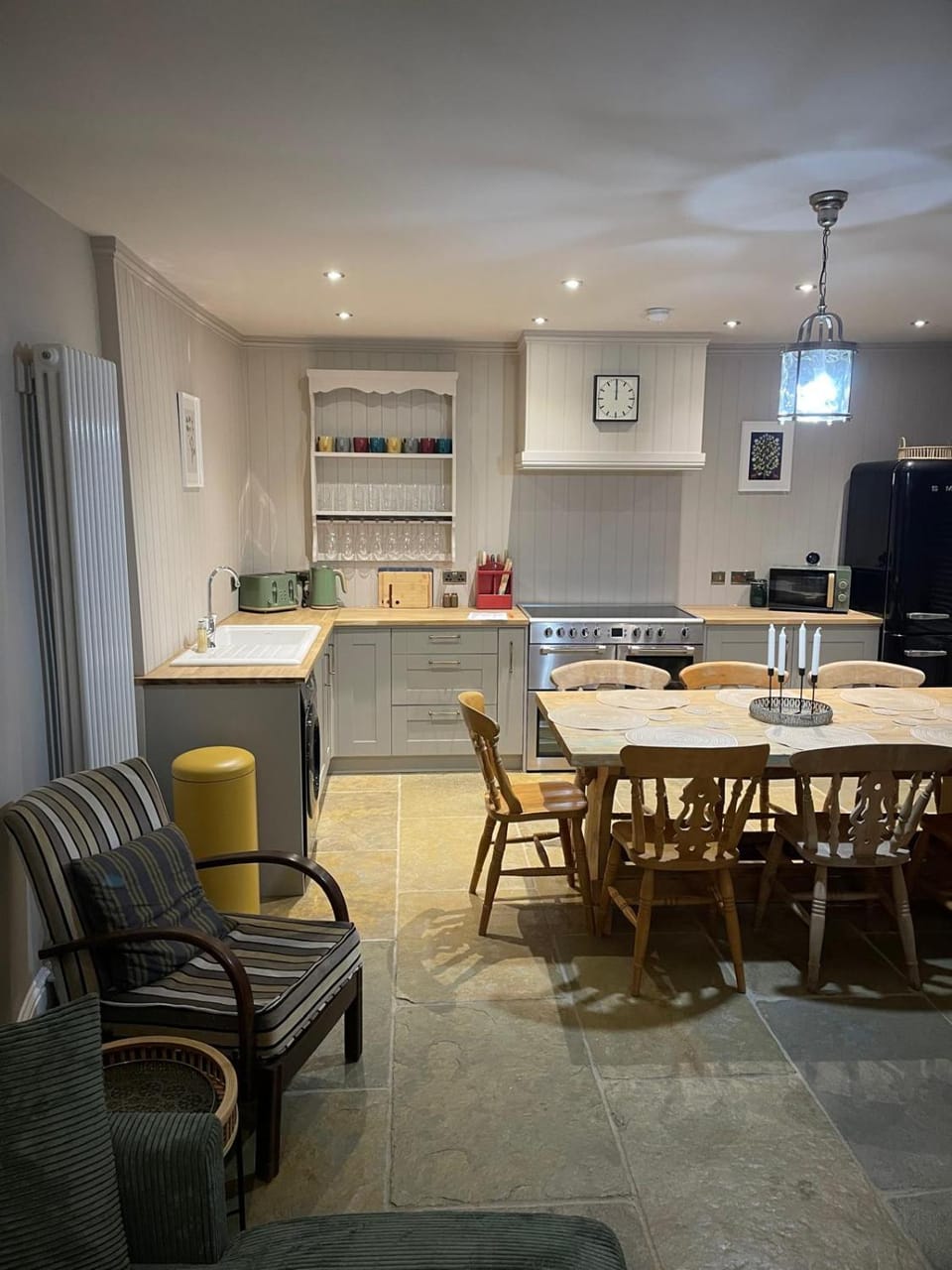 Kitchen or kitchenette, Seating area