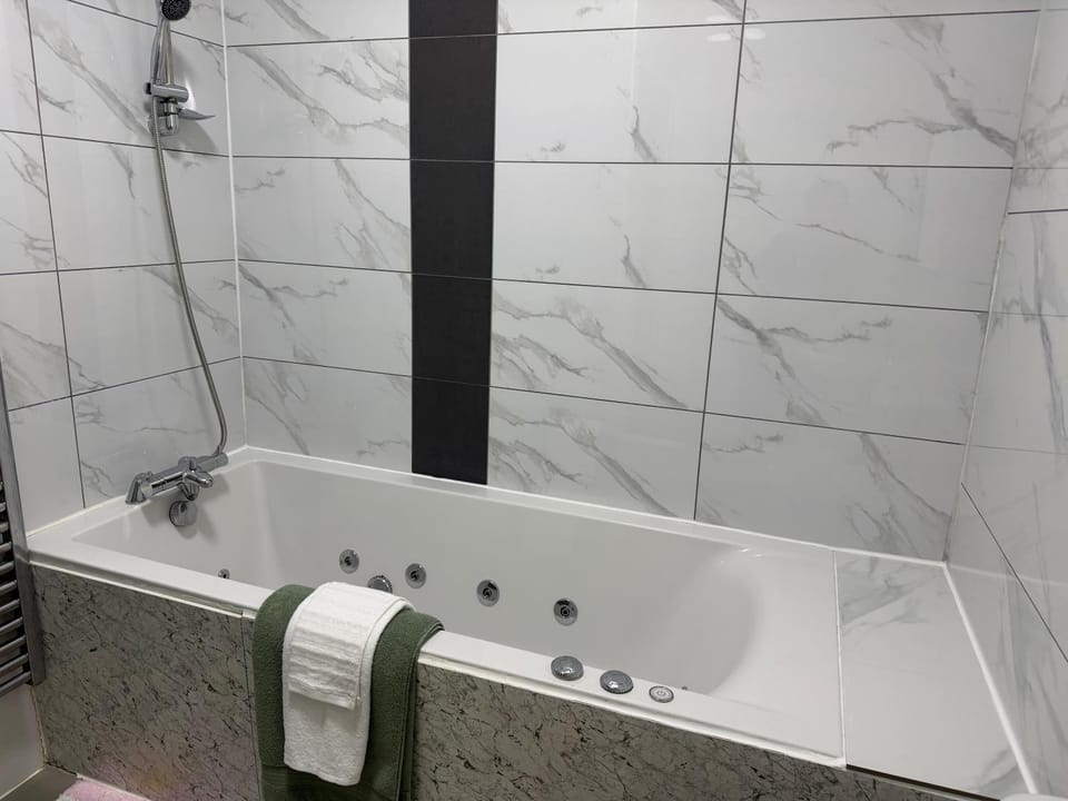 Bathroom, Bath