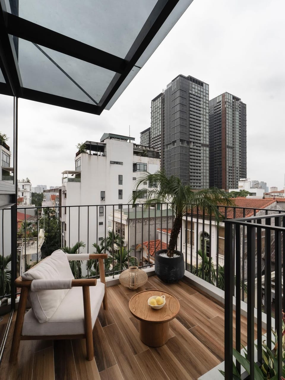 Property building, View (from property/room), Balcony/Terrace, Seating area, City view