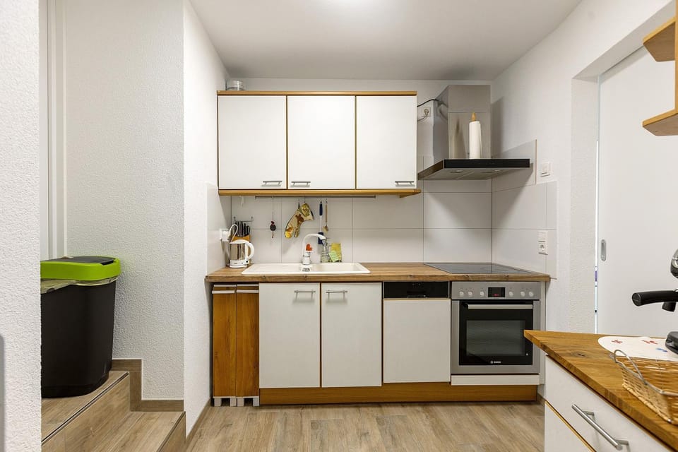Kitchen or kitchenette, Living room