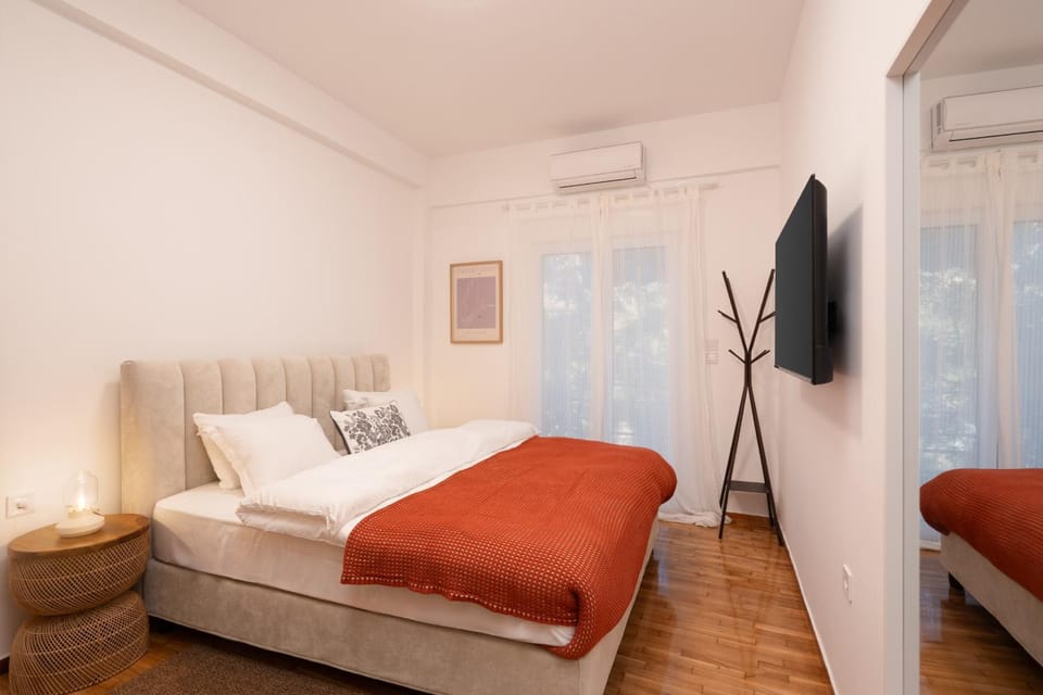 Cozy & Stylish 2BR Home Near Kallimarmaro Apartment in Athens