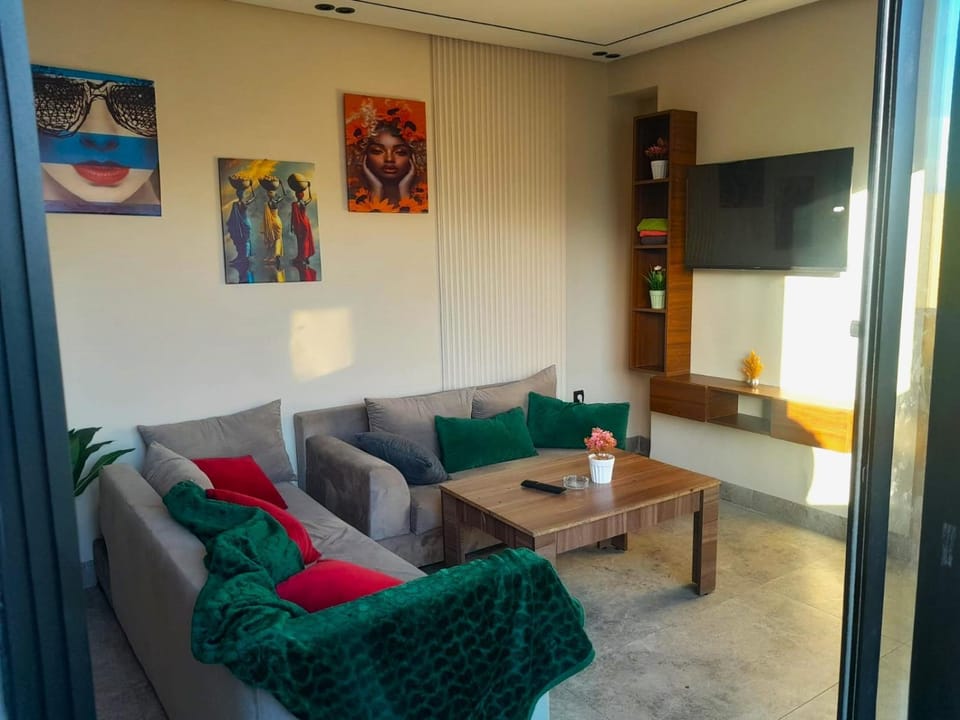 Séjour élégant avec terrasse et vue sur la ville Apartment in Casablanca