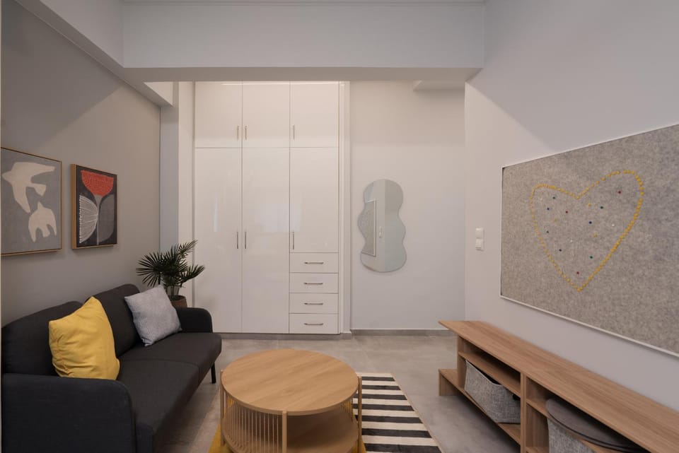 Elegant 2BR Apt Near Acropolis & Metro Apartment in Athens