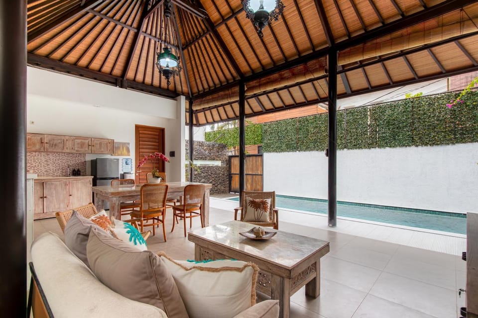 Seating area, Pool view