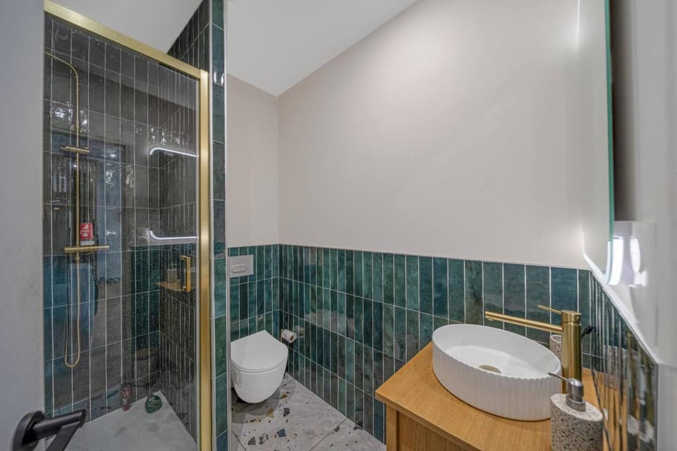 Shower, Toilet, Bathroom