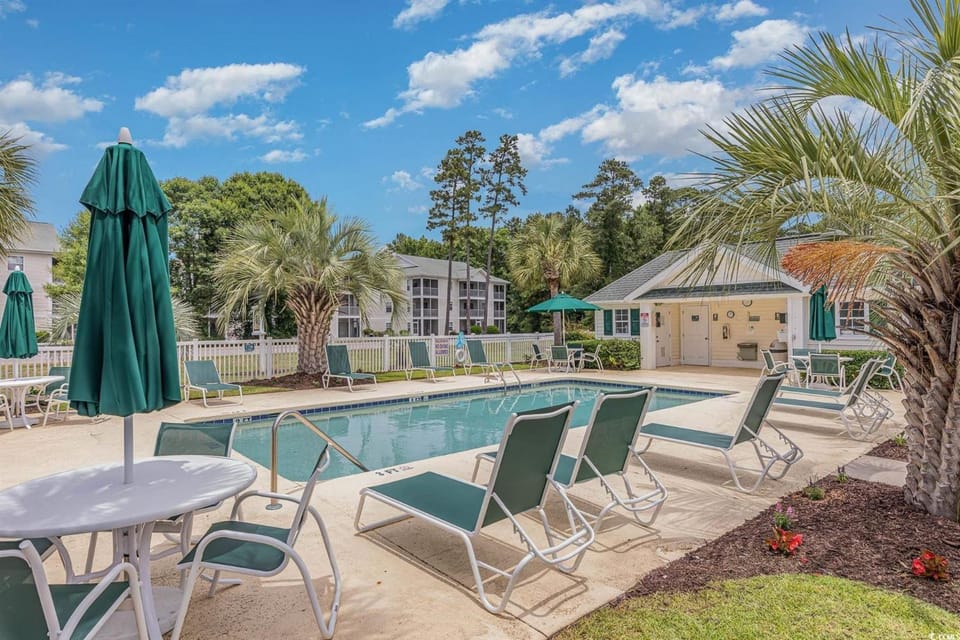Charming Golf Getaway! River Oaks 19E House in Carolina Forest