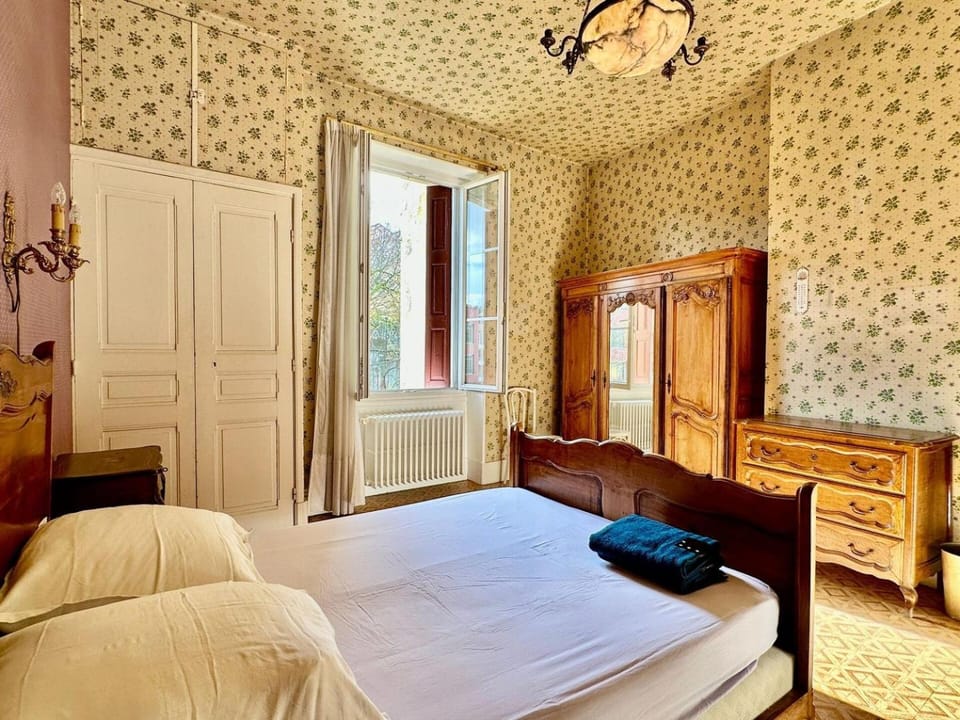 Bed, Photo of the whole room, Bedroom, wardrobe