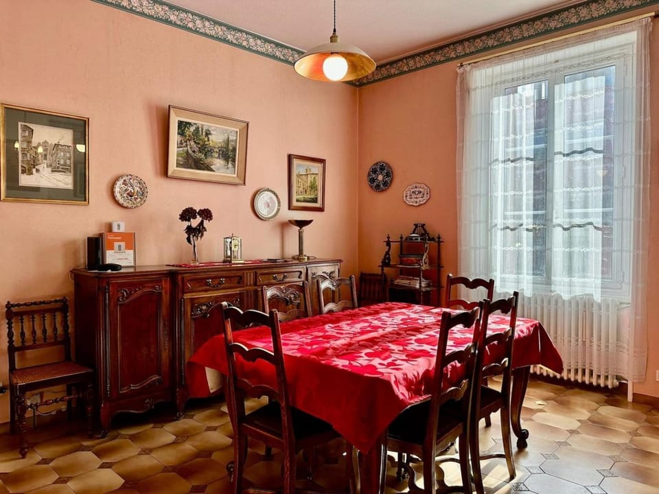 Living room, Seating area, Dining area